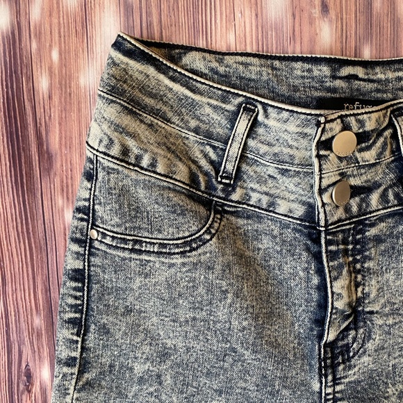 Refuge Jeans - Picture 2 of 6